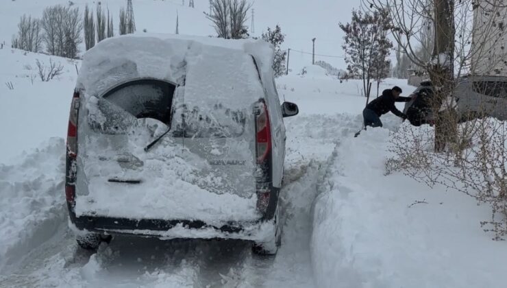 Bayburt’ta kar yağışı sürüyor