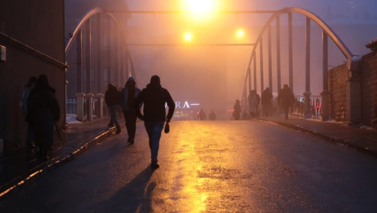 Bayburt’ta yoğun sis güzel manzaralar oluşturdu