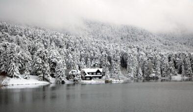 Bolu Gölcük Tabiat Parkı’nda kar güzelliği