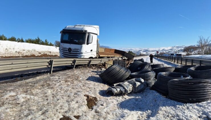 Bolu’da direksiyon başında uyuyan sürücü kaza yaptı