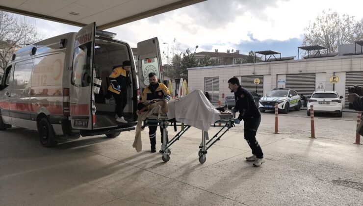 Bursa’da anahtar unutulunca iple sarkıtılan genç yere düştü