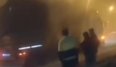 Bursa’da lastiği tutuşan tıra müdahale