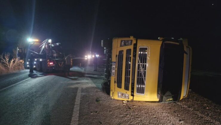 Çorum’da mandalinaların saçıldığı yol trafiğe kapandı