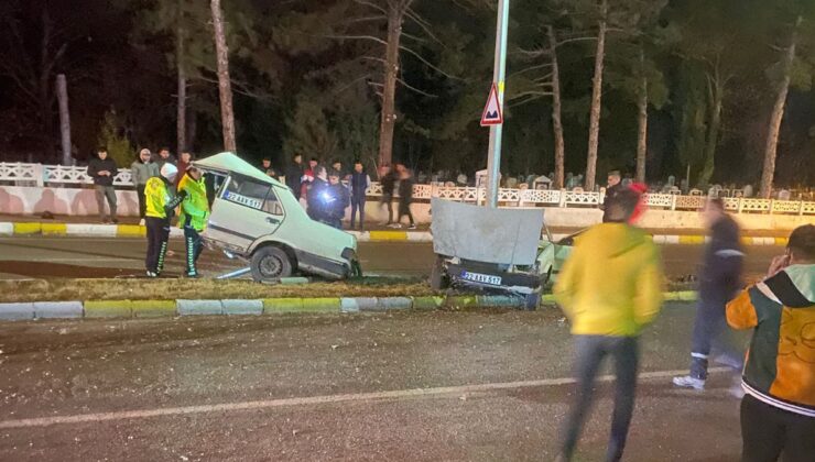 Edirne’de kazada ikiye bölünen otomobildeki 2 kişi ağır yaralandı