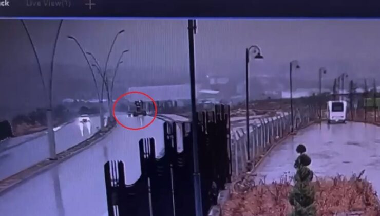 Elazığ’da otomobil iş makinesinin altına girdi