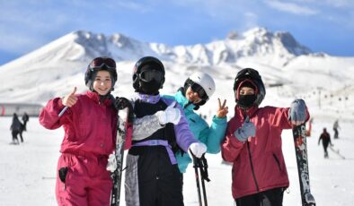 Erciyes Kayak Merkezi’ne ziyaretçi akını