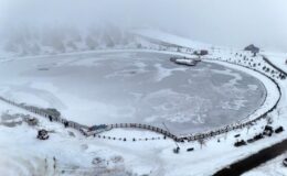 Erzincan’da etkili olan soğuk hava nedeniyle göller ve şelaleler buz tuttu