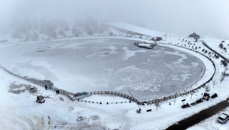 Erzincan’da etkili olan soğuk hava nedeniyle göller ve şelaleler buz tuttu