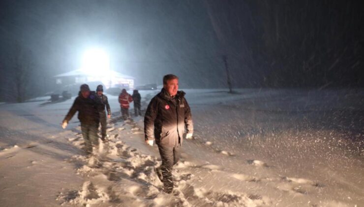 Erzincan’da kar ve tipide vatandaşlar mahsur kaldı