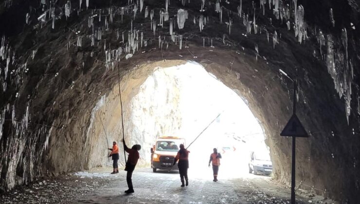 Erzincan’da tünellerde buz sarkıtı oluştu