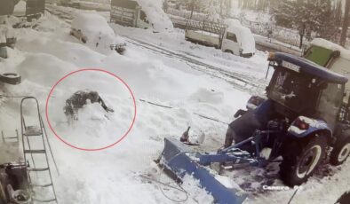 Erzurum’da lastik tamircisinin üzerine çatıdan kar kütlesi düştü