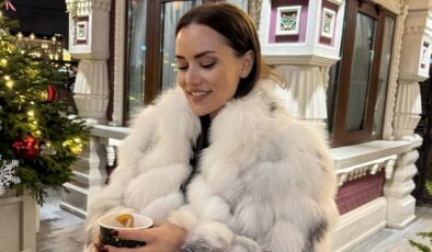 Fahriye Evcen ile Burak Özçivit Rusya’ya gitti! Ünlü çiftin tatil karelerine yorum yağdı