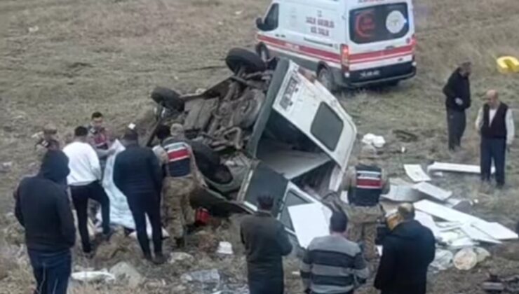 Gaziantep’te kontrolden çıkan minibüs şarampole yuvarlandı