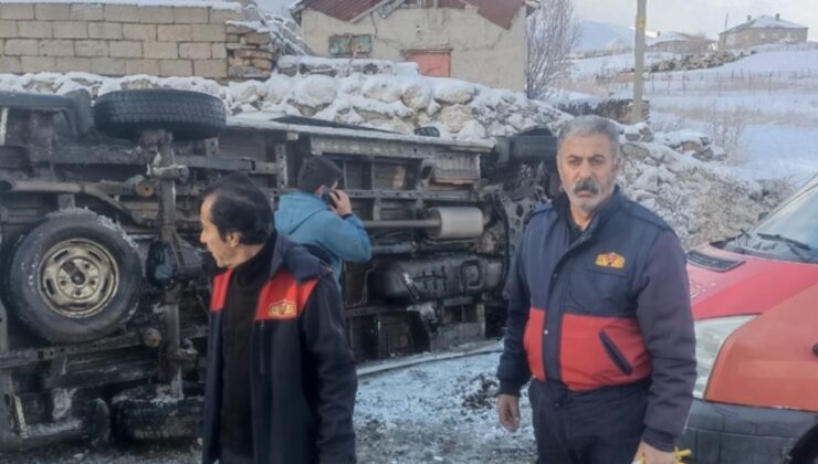 Hakkari’de öğretmenleri taşıyan minibüs devrildi