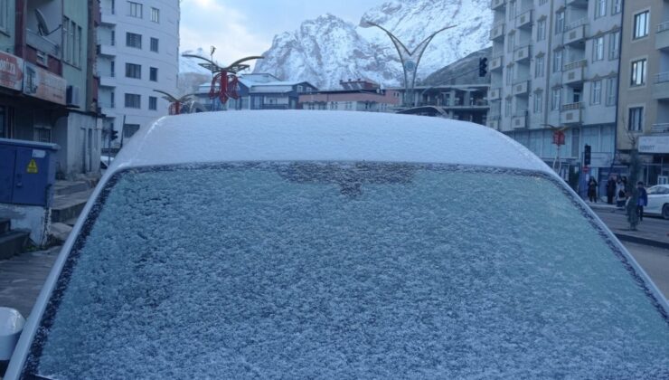 Hakkari’de soğuk hava etkisini gösteriyor