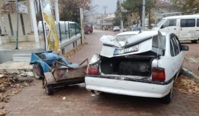 Isparta’da freni boşalan kamyon mahalle arasına daldı