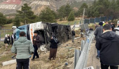 Isparta’da yolcu otobüsü şarampole devrildi: 1 ölü, 18 yaralı