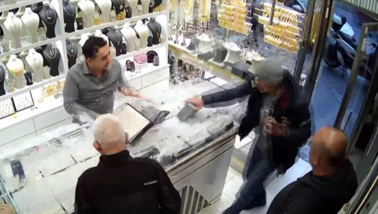İstanbul Fatih’te kaldırım taşıyla kuyumcu soymaya çalışan şüpheli yakalandı
