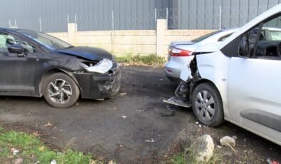 İstanbul’da hafif ticari araç, dönüş yapan otomobille çarpıştı: 1 yaralı