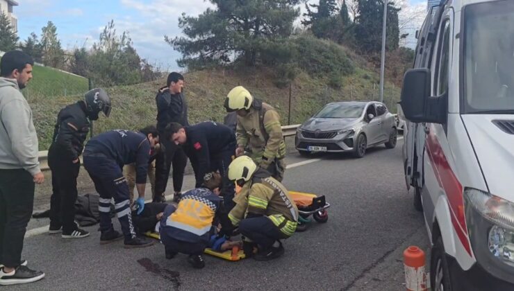 İstanbul’da otomobil bariyerlere saplandı