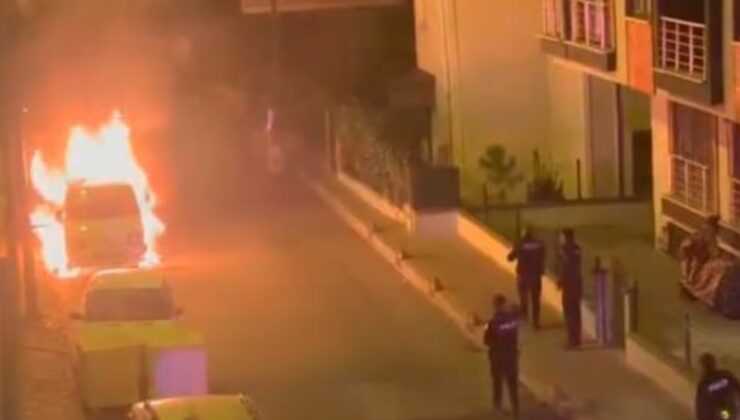 İstanbul’da park halindeki kamyonet yandı