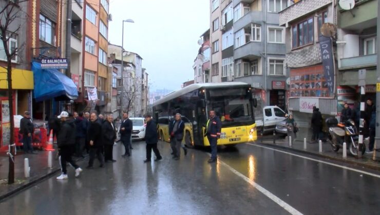 İstanbul’da şehir içi yolcu otobüsü çöken yolda mahsur kaldı