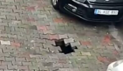 İstanbul’da yağış sonrası yol çöktü, ev ve işyerlerini su bastı