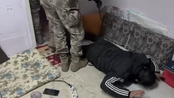 İzmir’de uyuşturucu tacirlerinin adreslerine eş zamanlı baskın