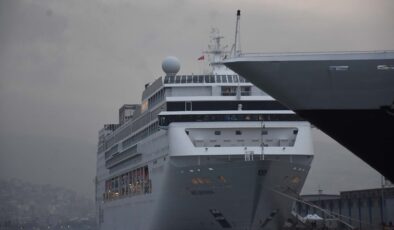 İzmir’e turist akını sürüyor