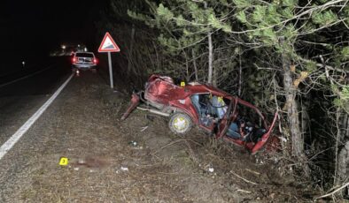 Kastamonu’da ağaca çarpan otomobil hurdaya döndü: 1 ölü