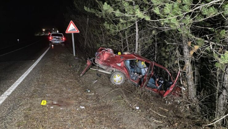 Kastamonu’da ağaca çarpan otomobil hurdaya döndü: 1 ölü