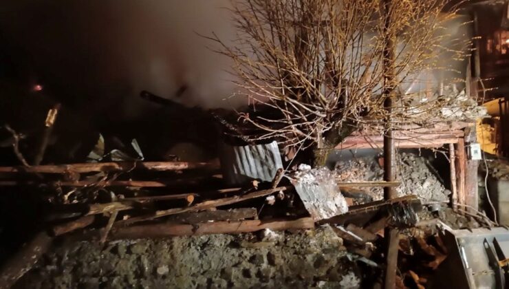 Kastamonu’da ev yangını: Baba ve engelli çocuğu kayıp