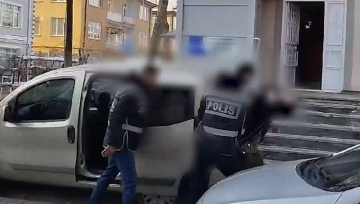 Kayseri’de polis aracına çarpıp kaçan cinsel istismar hükümlüsü yakalandı