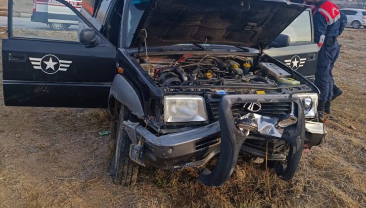 Kırıkkale’de kamyonet trafik ışığı direğine çarptı: Sürücü ağır yaralı