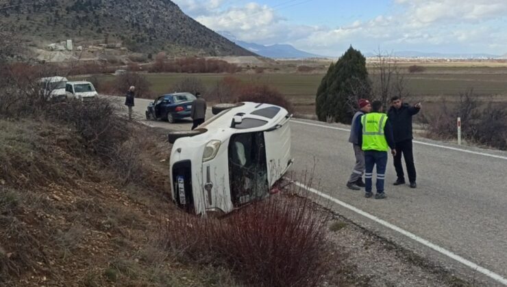 Konya’da hafif ticari araç otomobille çarpıştı: 1 yaralı