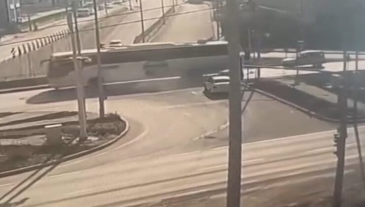 Konya’da yolcu otobüsü, kırmızı ışıkta bekleyen 2 araca çarptı