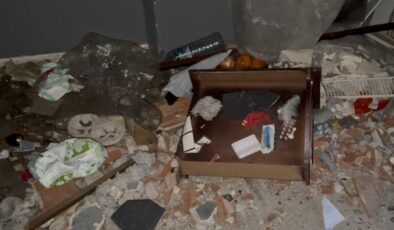 Madde bağımlısı anne bebeğini metruk binada tehlikeye attı