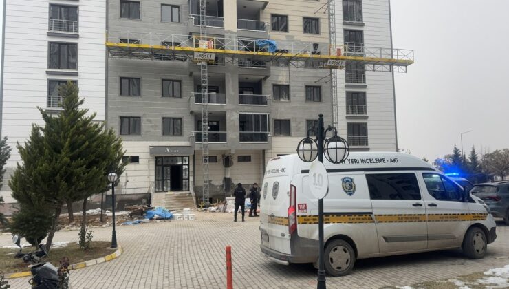 Malatya’da inşaat iskelesinden düşen 3 işçi yaşam savaşı veriyor