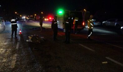 Malatya’da yolun karşısına geçmeye çalışanlara çarpıp kaçtı: 2 ölü 1 yaralı