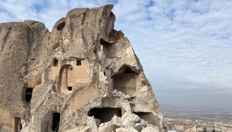 Nevşehir Kapadokya’da bir peribacası yıkıldı