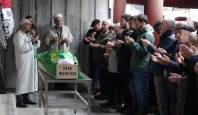 Rize’de emekli öğretmen, Öğretmenler Günü’nde toprağa verildi