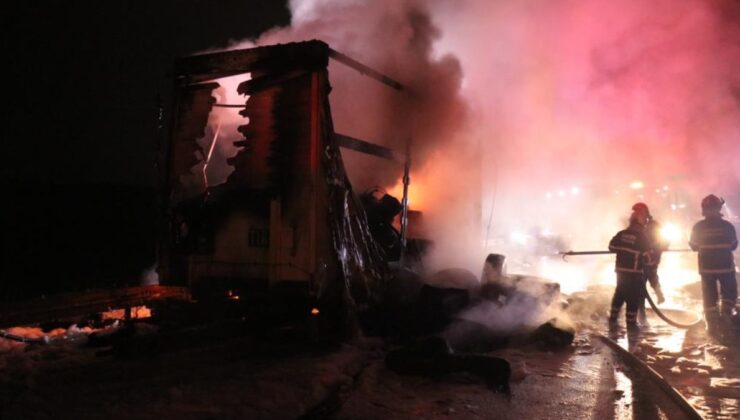 Sakarya’da lastik yüklü dorse alev alev yandı