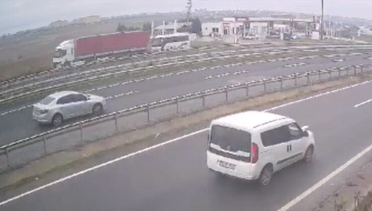 Tekirdağ’da 3 kişinin yaralandığı servis kazası kameraya yansıdı