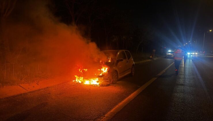 Tekirdağ’da seyir halindeki otomobil alev alev yandı