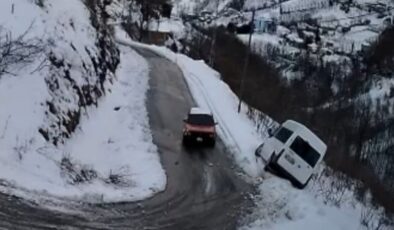 Trabzon’da virajı alamayan minibüs uçuruma yuvarlandı: 1 ölü