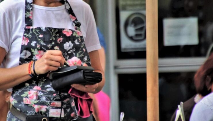 TÜİK: Hizmet üretimi yıllık yüzde 2 düştü