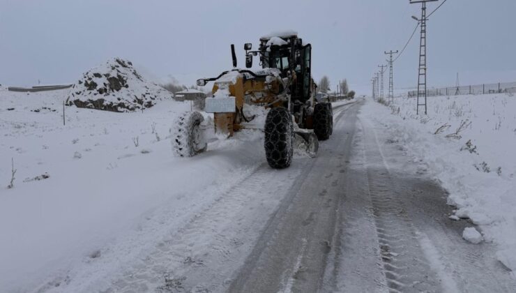 Van’da kardan kapanan 134 yerleşim yerinin yolu açıldı