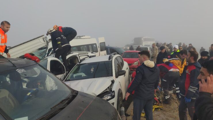 Van’da zincirleme trafik kazası