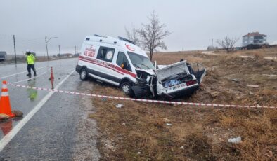 Yozgat’ta ambulans ile otomobil çarpıştı: 1 ölü