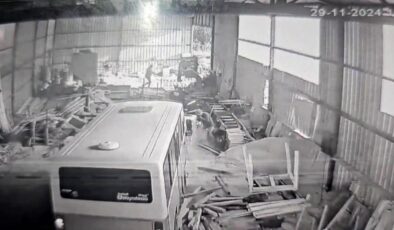 Zonguldak’ta çalıştığı atölyeye minibüs ile daldı